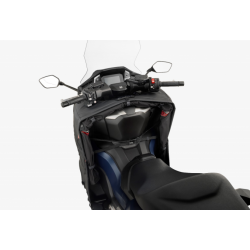 0R24M-MLC-007 : Delantal oficial Honda Forza 750 NSS